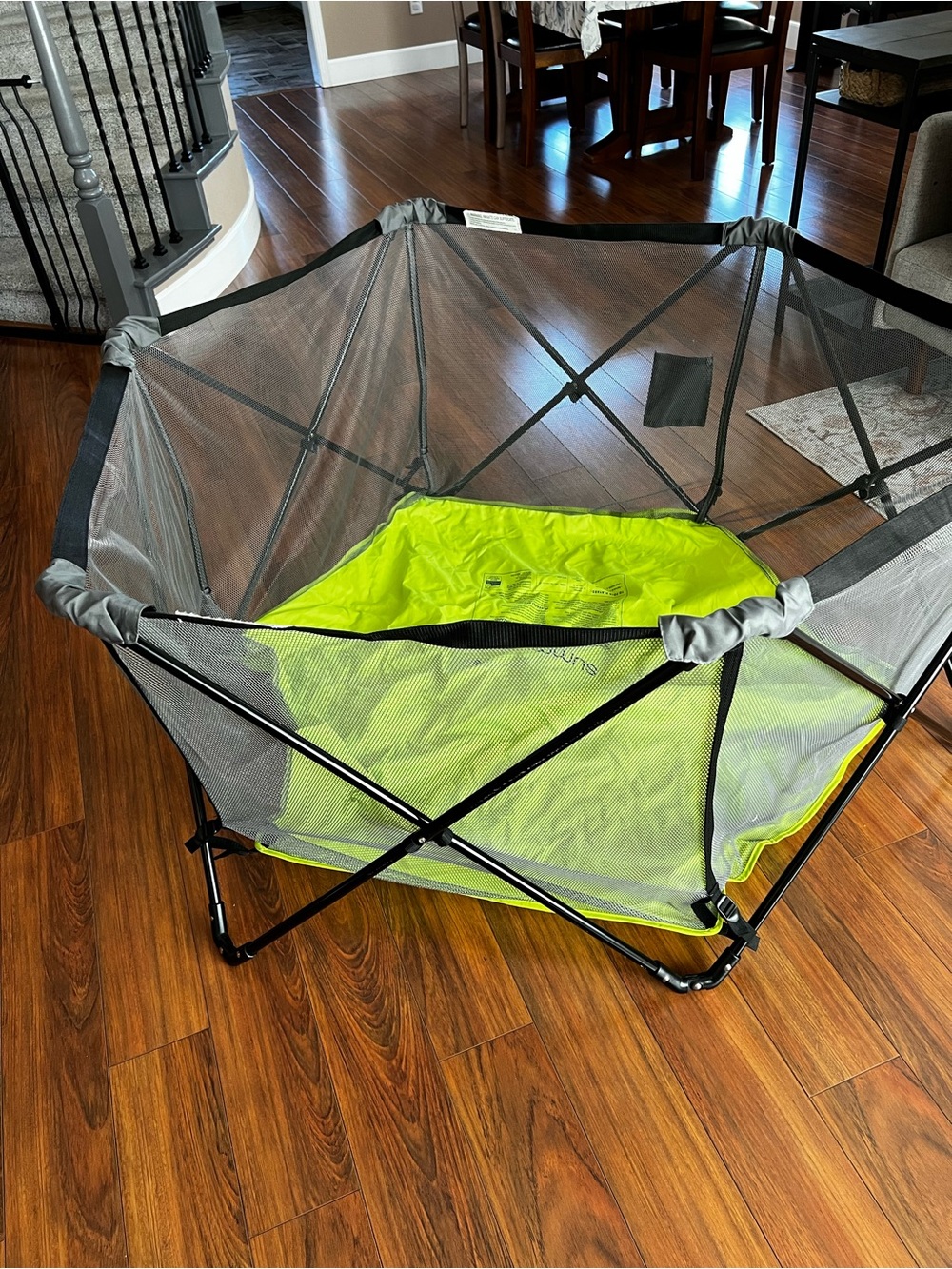Summer Infant Portable Playard Pop N Play Pen with Carry Bag - Great condition